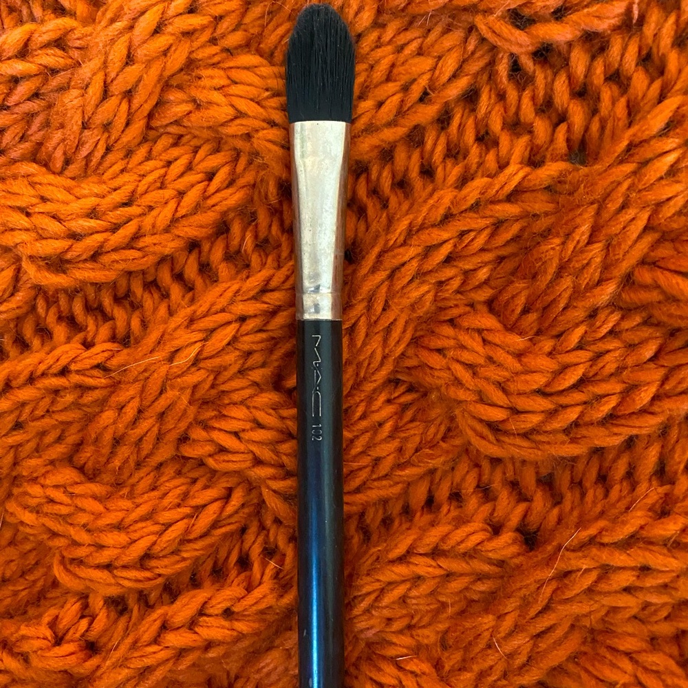 MAC 192 brush used foundation synthetic flat tapered concealer shadow